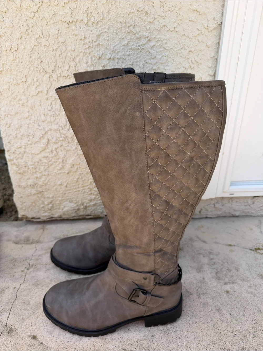 Torrid Women's Grey Faux Leather Quiltes Wide Calf Chain Moto Boots Size 10
